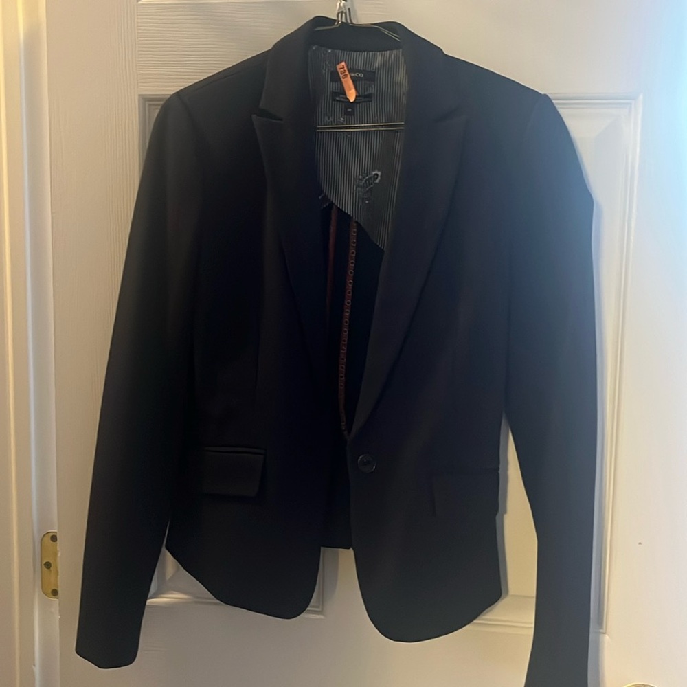 RW & CO SIZE S NAVY BLAZER FRESHLY DRY CLEANED